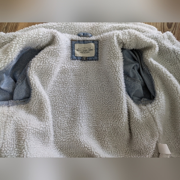 Ashley Vintage Charm Sherpa Lined Distressed Button Up Denim Jean Jacket Medium - Picture 3 of 6